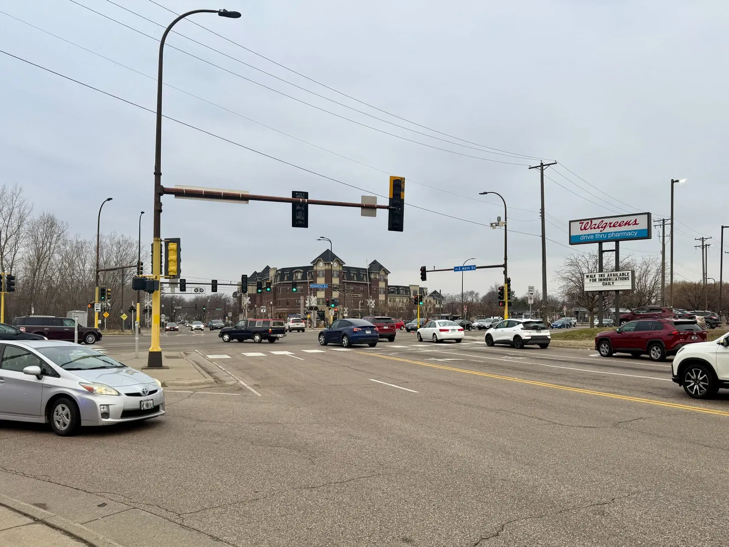 🚦 46th and Hiawatha intersection will be reworked next year