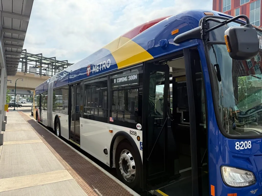 🚍 Lake Street's new "rapid" bus line opens Saturday