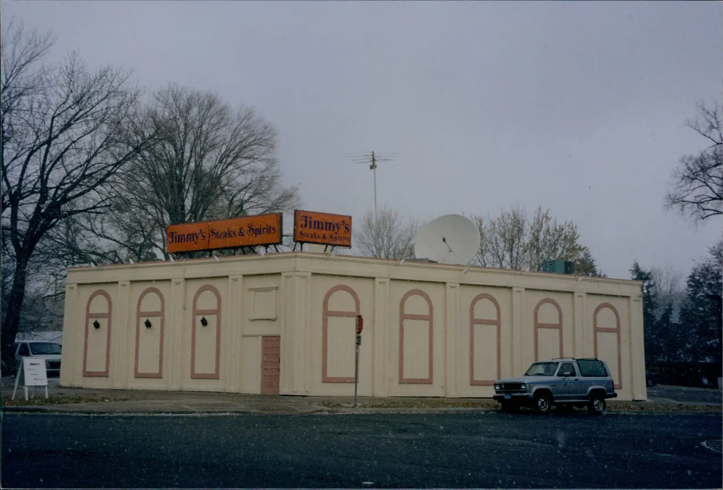 🕰️ Take a late-90s drive down Minnehaha Avenue