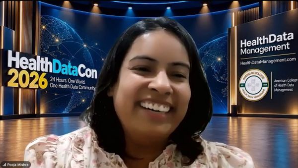 Pooja Mishra presenting on AI chart summarization at HealthDataCon 2026.