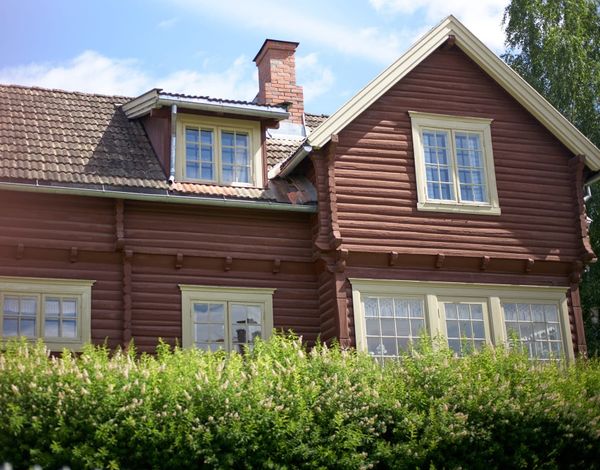 Fuktskader på bærebjelke i 100 år gammel enebolig: Mangel eller forventet slitasje?