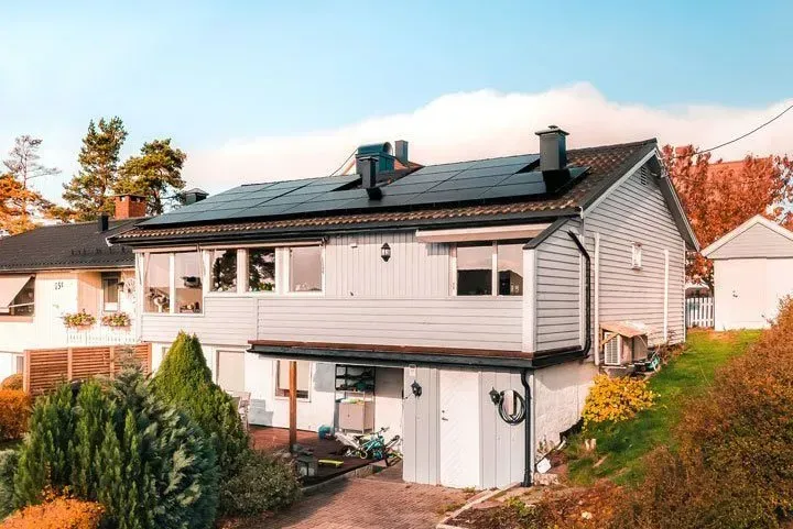 maison panneaux solaires