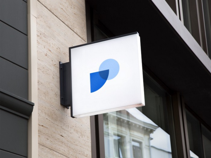 El logo de Fintual en la calle