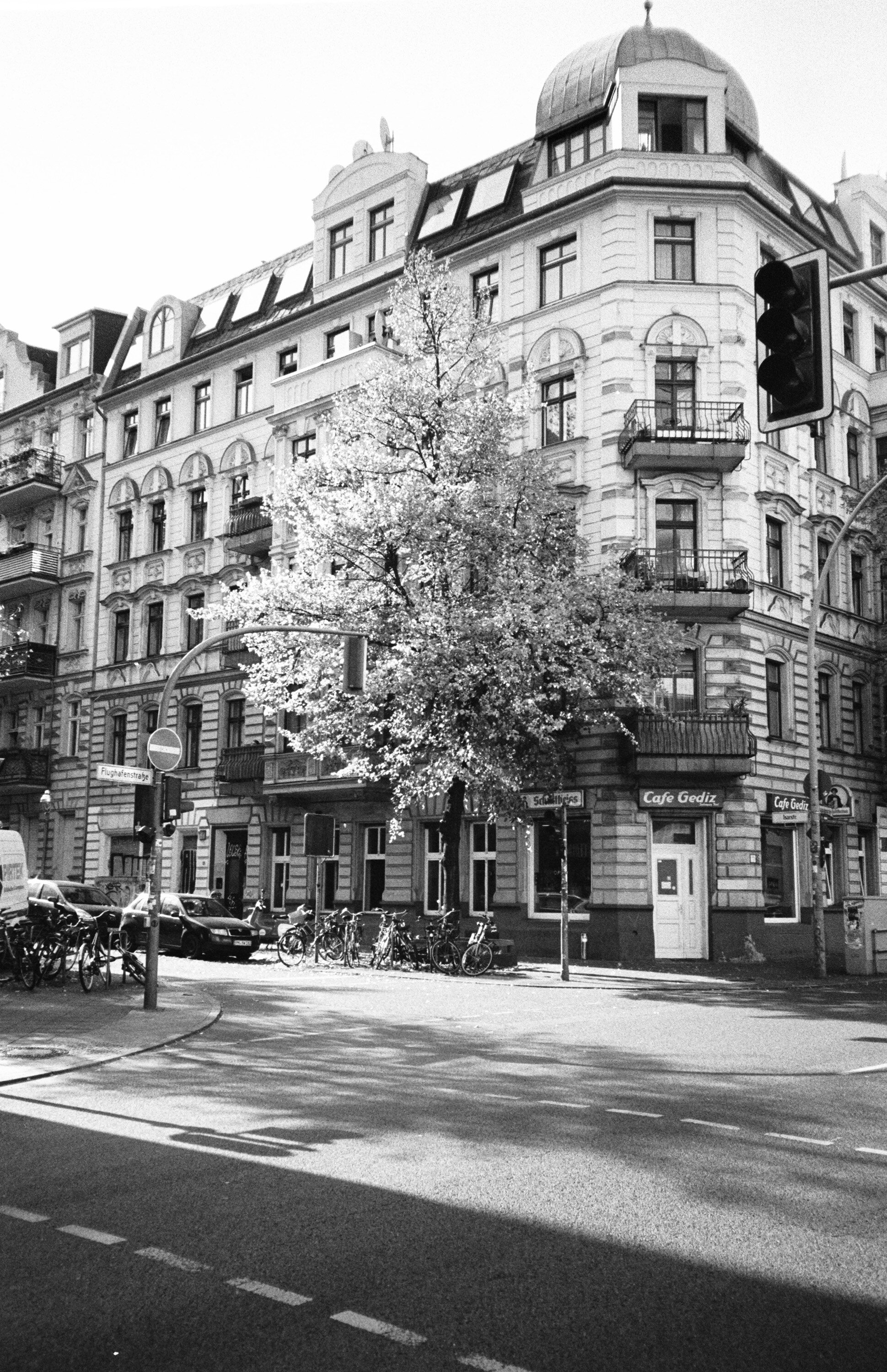 Kreuz-Kohln-Cafe-01 copy.jpg