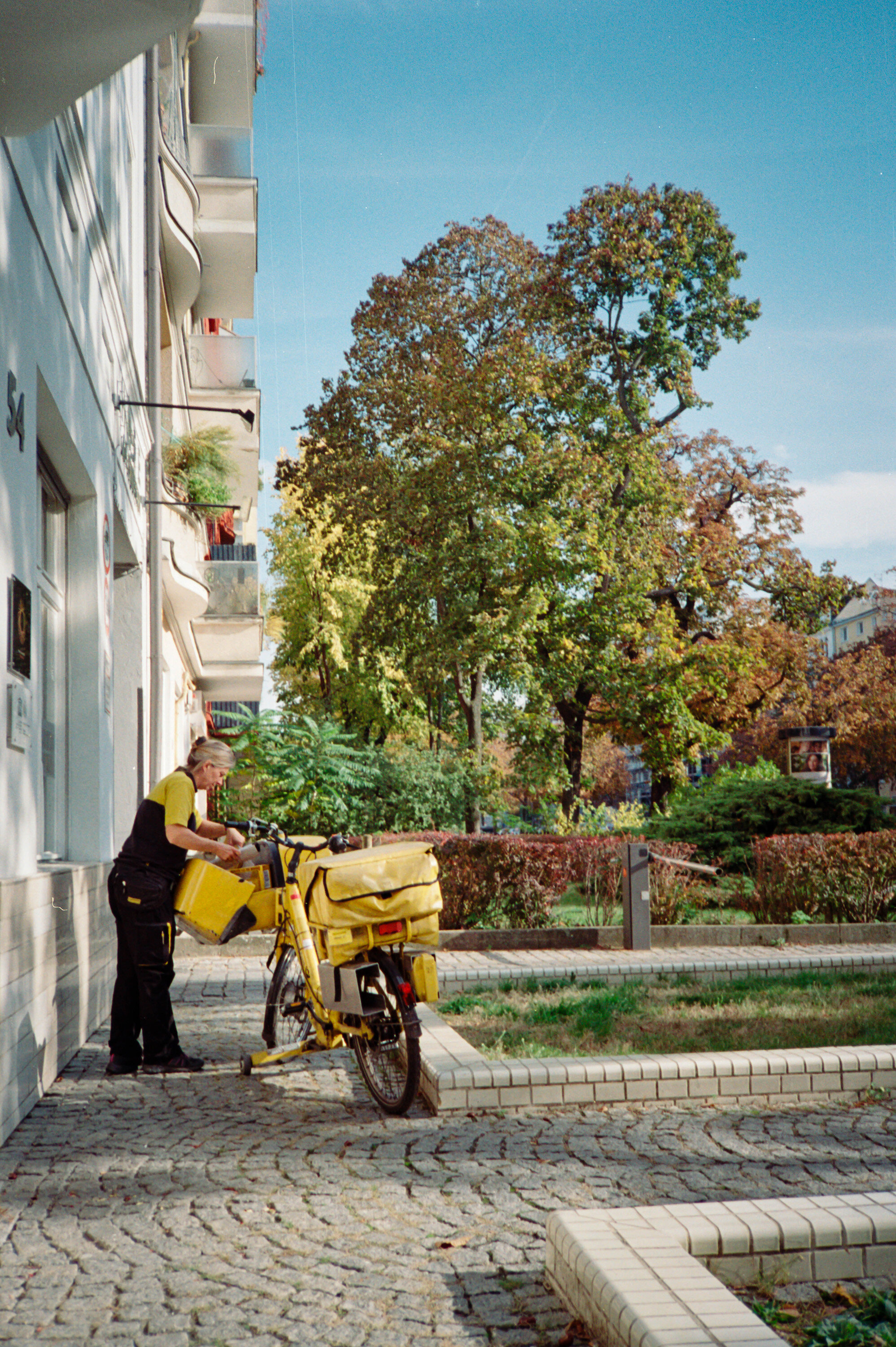 Kreuzberg-mail-delivery-01.jpg