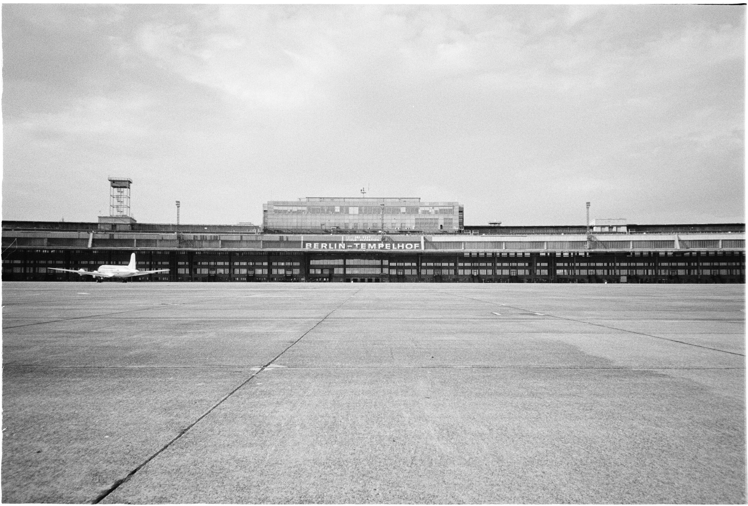 Tempelhof-terminal-01 copy.jpg