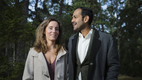 Filippa Odevall i skogen — diastas är vanligt efter graviditet och går oftast att läka.
