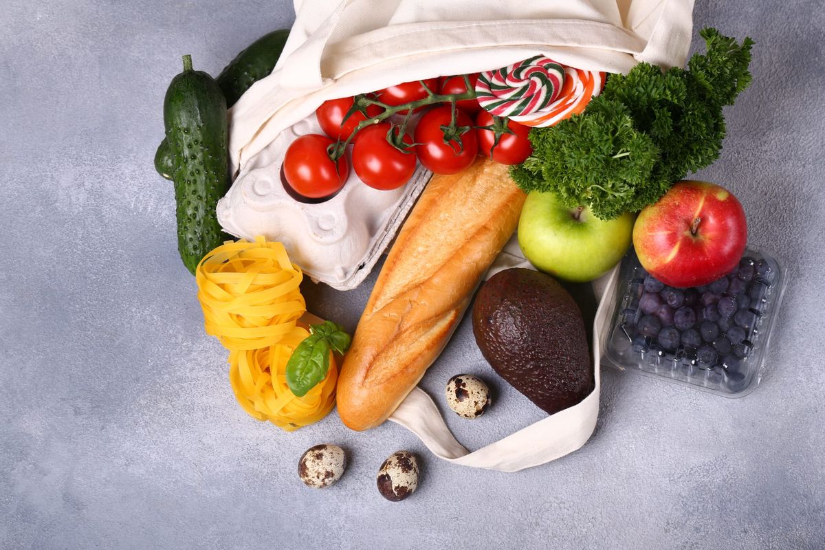 The "First Choice" Rule: Designing your grocery bag for automatic satiety