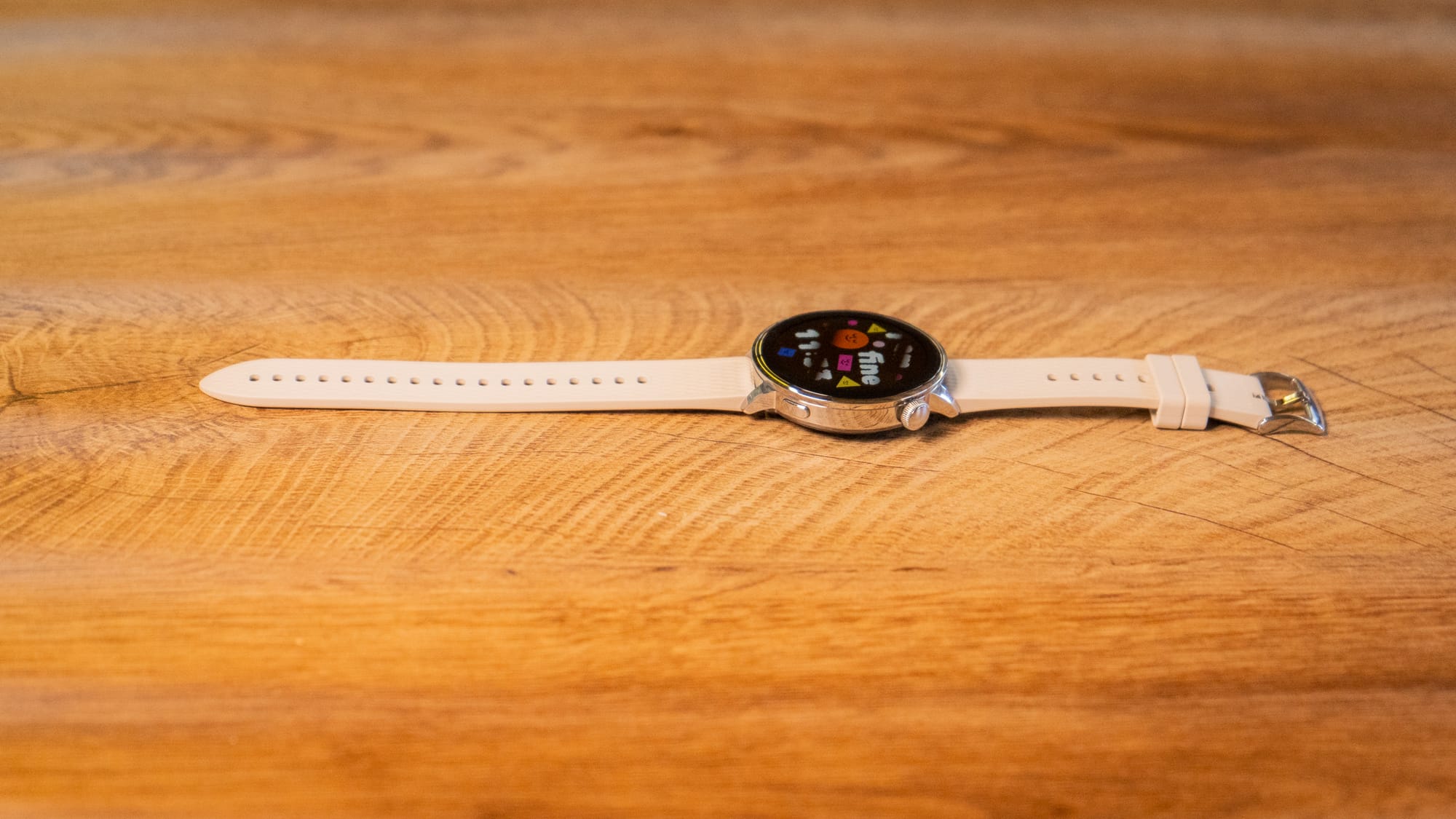 A photo of the side profile of the OnePlus Watch 3 in 43mm