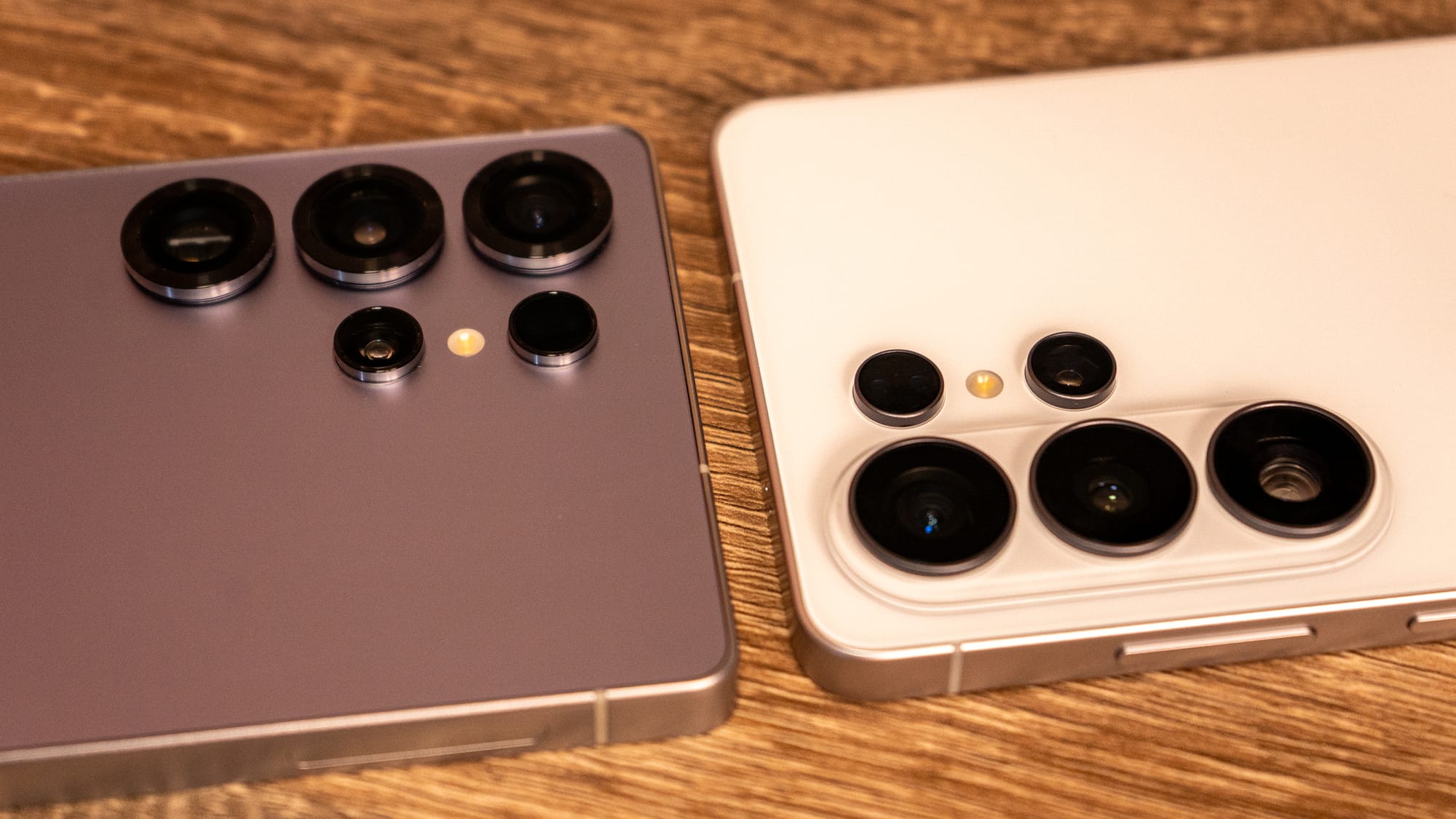 a photo of the Galaxy S25 Ultra and Galaxy S26 Ultra head-to-head