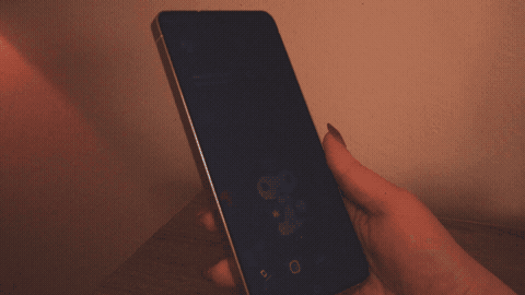 an animated GIF showing the privacy display to the side