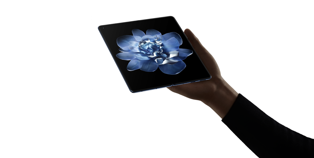The Xiaomi MIX Fold 4 is a thin and light book-style foldable with