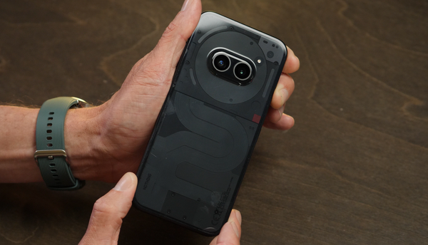 REVIEW: Nothing Phone 2a - Glitz, Glyph, and Glitch