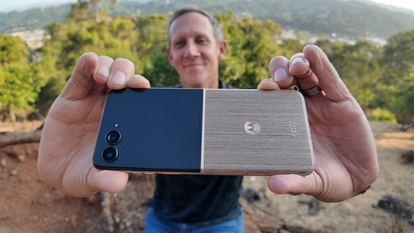 Motorola Razr Ultra Review: One killer feature and one fatal flaw