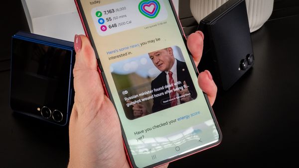 a photo of a bad headline on a z flip 7