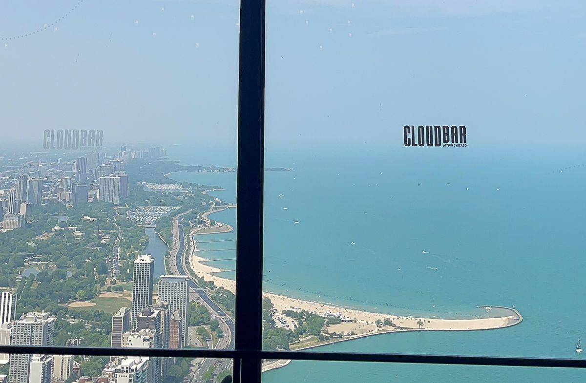 The Best Panoramic Views of the City from CloudBar at 360 Chicago