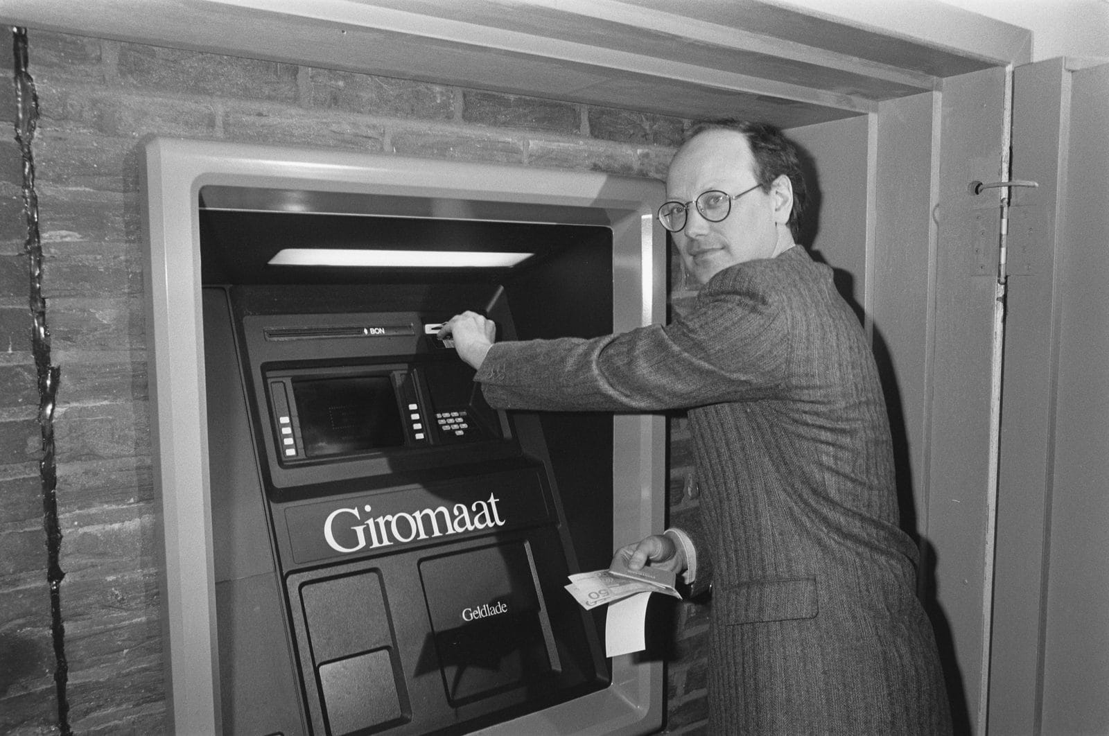 The first giromaat (ATM) in Amsterdam, put into use in 1987.