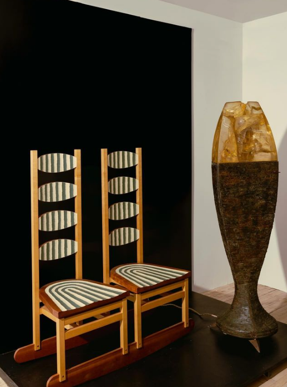 Innovación y Estilo  Muebles Artísticos de 1980 a la Actualidad