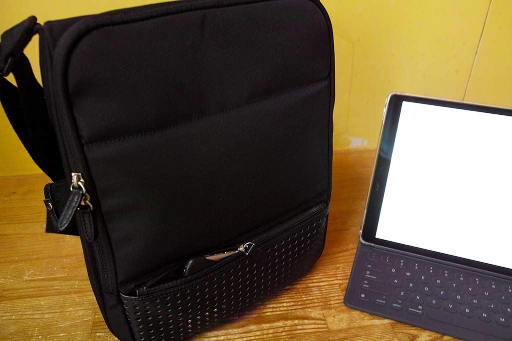 今話題の「mini」届く：ひらくPCバックmini