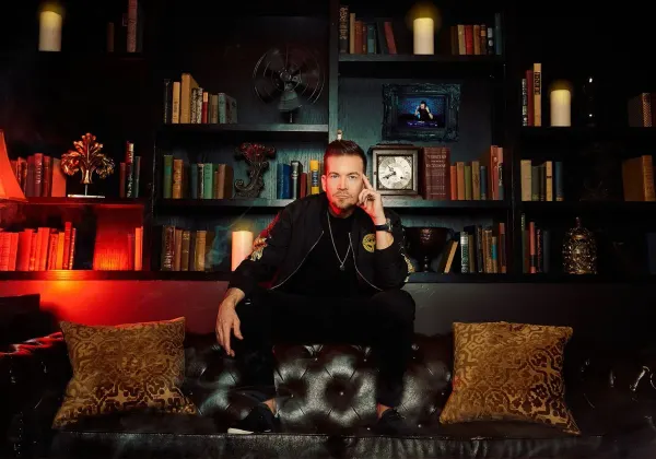 A​ Conversation with Damon Sharpe: The Hitmaker Behind the Decks