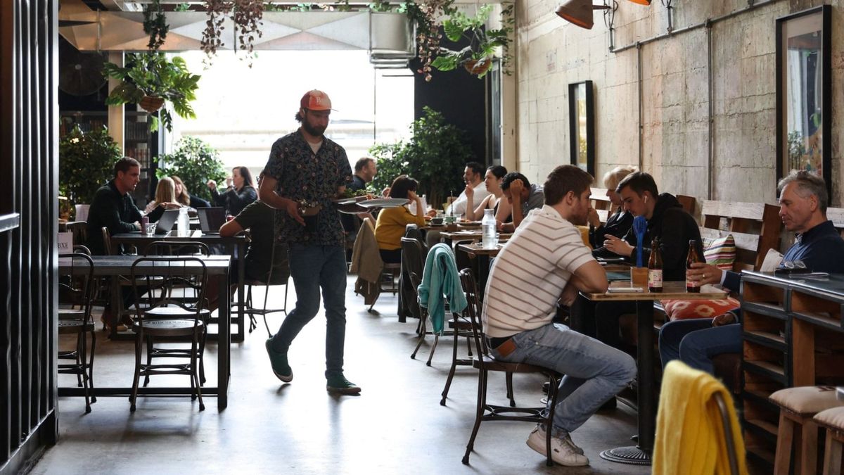 Algoritmanın tiranlığı. Sydney'de bir kafe. Fotoğraf: Loren Elliott, Reuters.