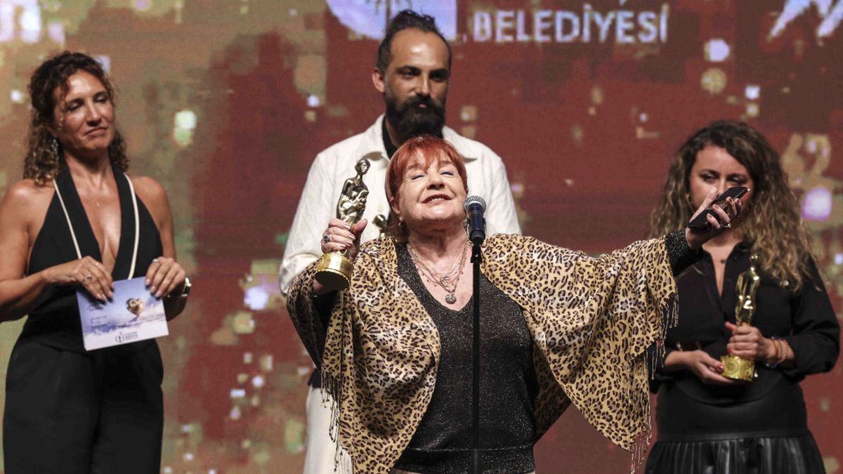 Yoksulluk, alkış ve teşekkür arasında