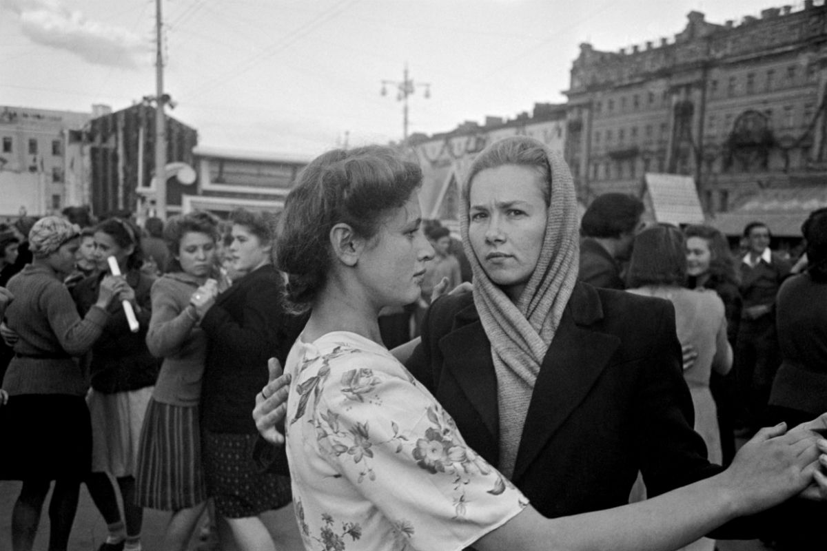 Moskova, Sovyetler Birliği (1947). Robert Capa © International Center of Photography | Magnum Photos (Steinbeck ve Capa)