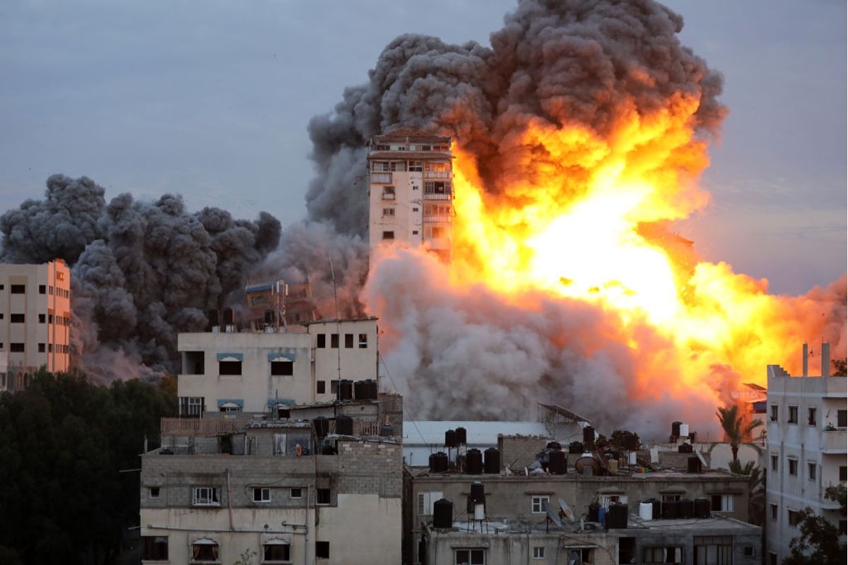 Hamas militanlarının İsrail'e sürpriz bir saldırı başlatmasının ardından İsrail Gazze'yi hava saldırılarıyla vurdu. Gazze, 7