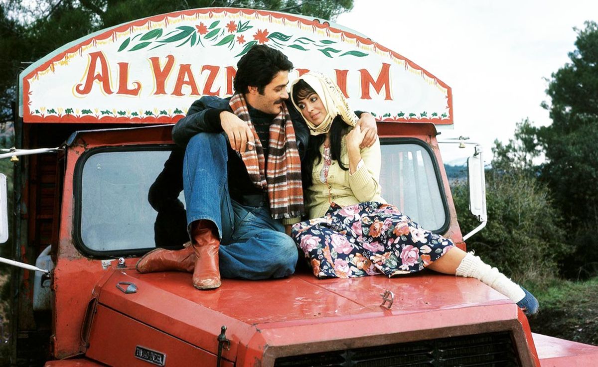 SELVİ BOYLUM AL YAZMALIM (Atıf Yılmaz, 1977).