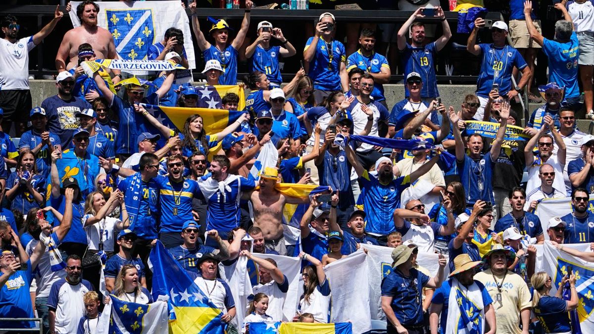 Bosna taraftarları, 24 Haziran 2026'da Seattle'da oynanan Dünya Kupası B Grubu maçında takımlarının Katar'a karşı kazandığı z