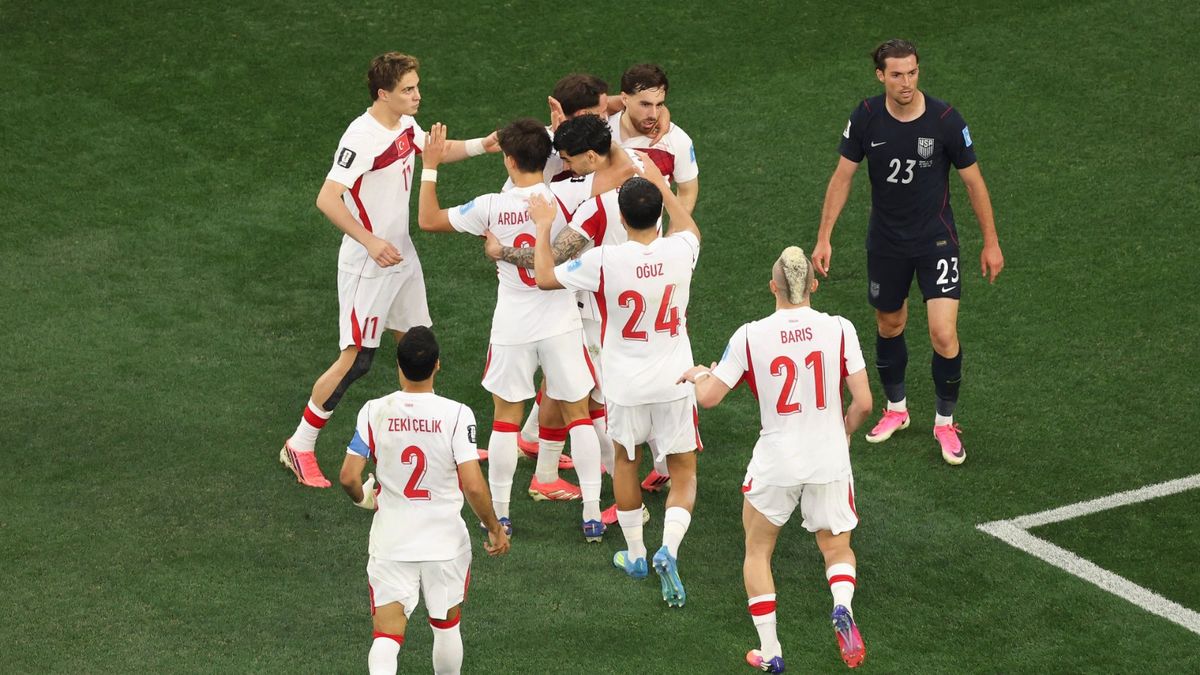 Türkiye futbol oynamayı son maçta hatırladı