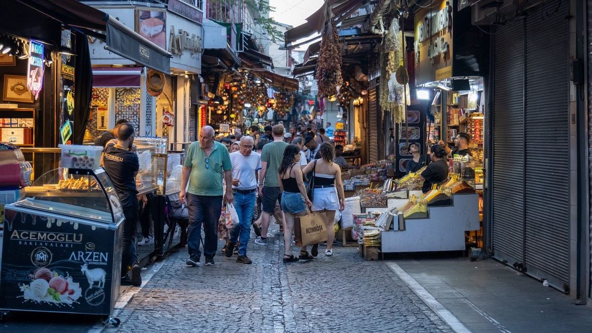 Bu ülkede herkes biraz yorgun