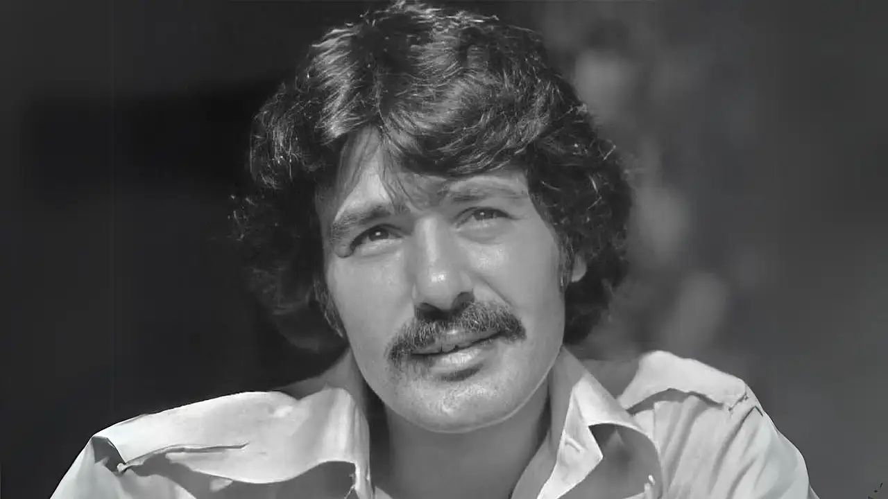 Şarkılarımız varoşlarda sokaklara çıkmalıdır
