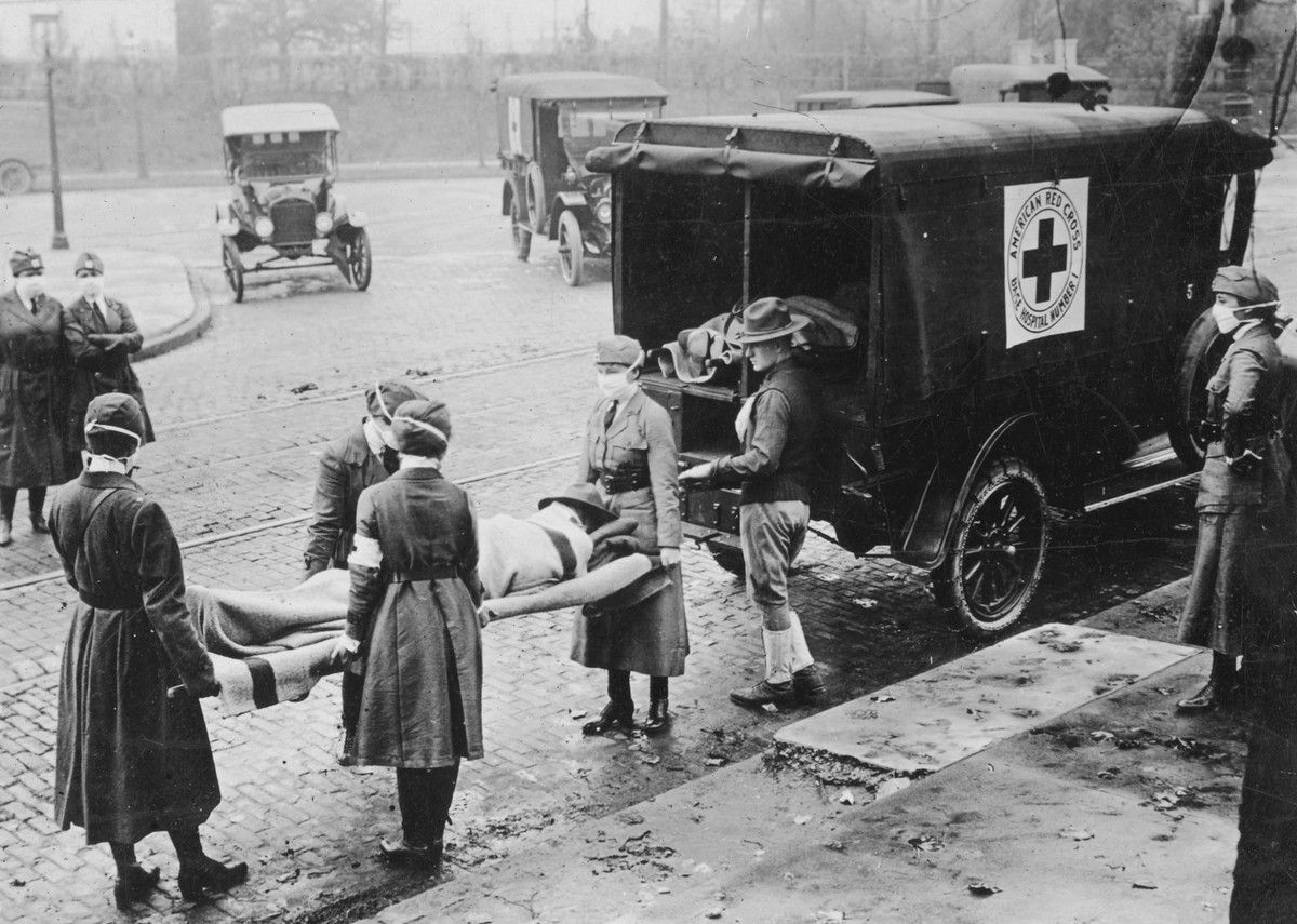 Kızıl Haç birlikleri görevde. St. Louis, Missouri, 1918. Fotoğraf: National Archives.