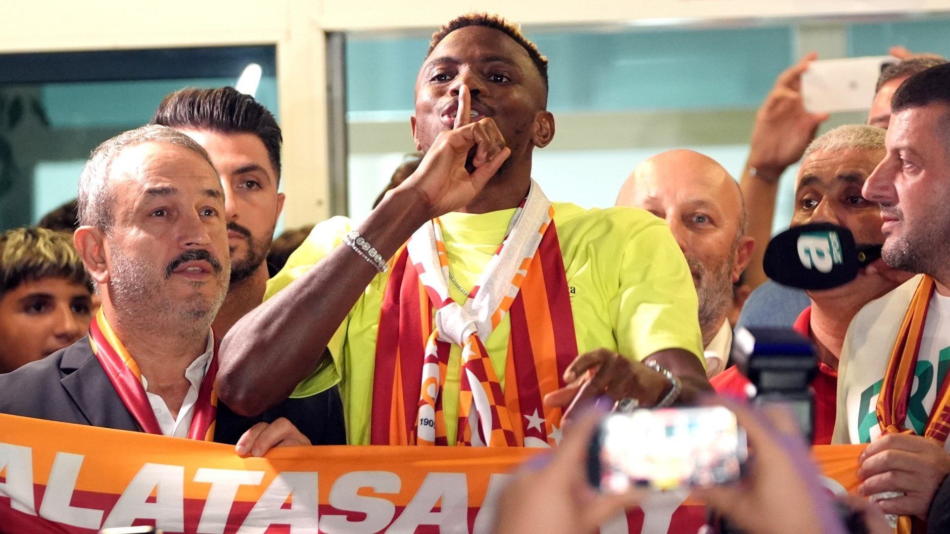 Transfer rekorlarının gölgesinde: Yüzyıllık spor kulüpleri inşaat şirketlerine dönüşürken