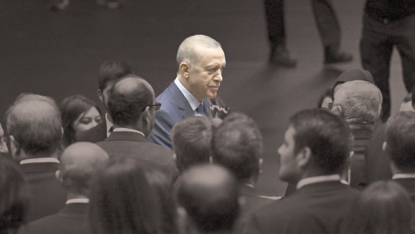 Adliyeyi terk etmek