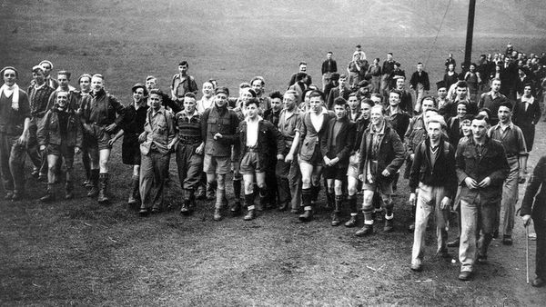Manchester semalarında aylak adamlar dolaşıyor: “The Manchester Rambler”