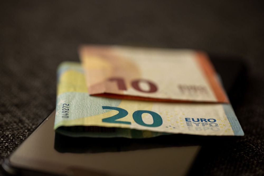 A person making a contactless mobile payment in euros with a smartphone.