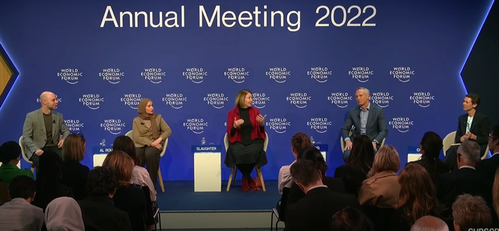 2022년 5월에 진행된 세계경제포럼(WEF) 패널토론에서 'The Four-Day Week: Necessity or Luxury'란 제목으로 패널토론이 진행되고 있는 모습. 좌장은 애덤 그랜트 미 펜실베니아대 와튼스쿨 교수가 맡았습니다. 유튜브 영상 캡처