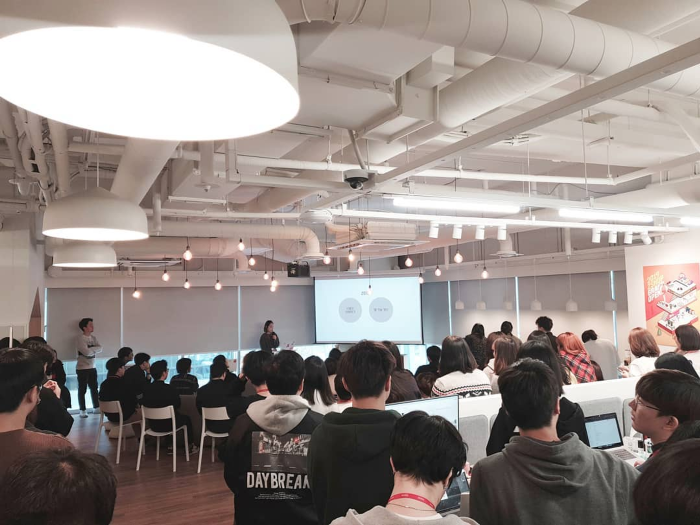 지그재그의 타운홀 교육 모습 