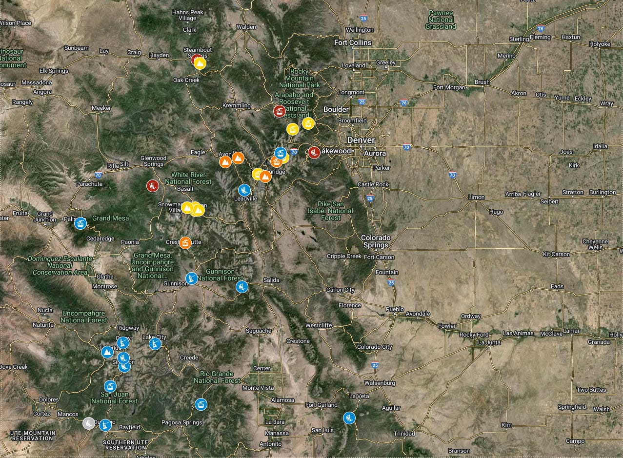Map of Colorado showing Epic Pass resorts in orange, Ikon Pass in yellow, Indy Pass in red, and unaffiliated independents in blue.  Graphic from Pass Map. 