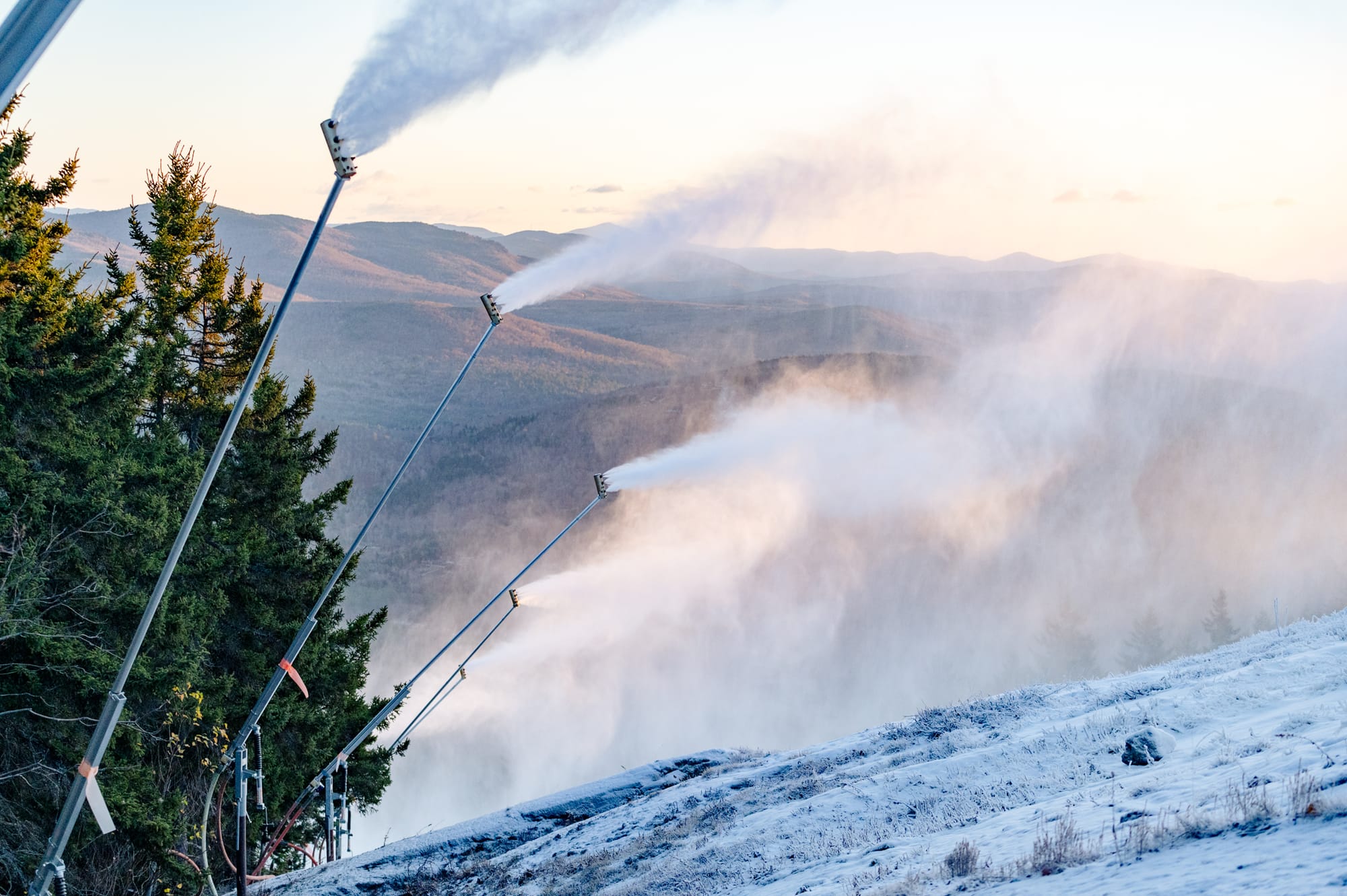 Sunday River making snow on Locke this morning. 📷 Sunday River