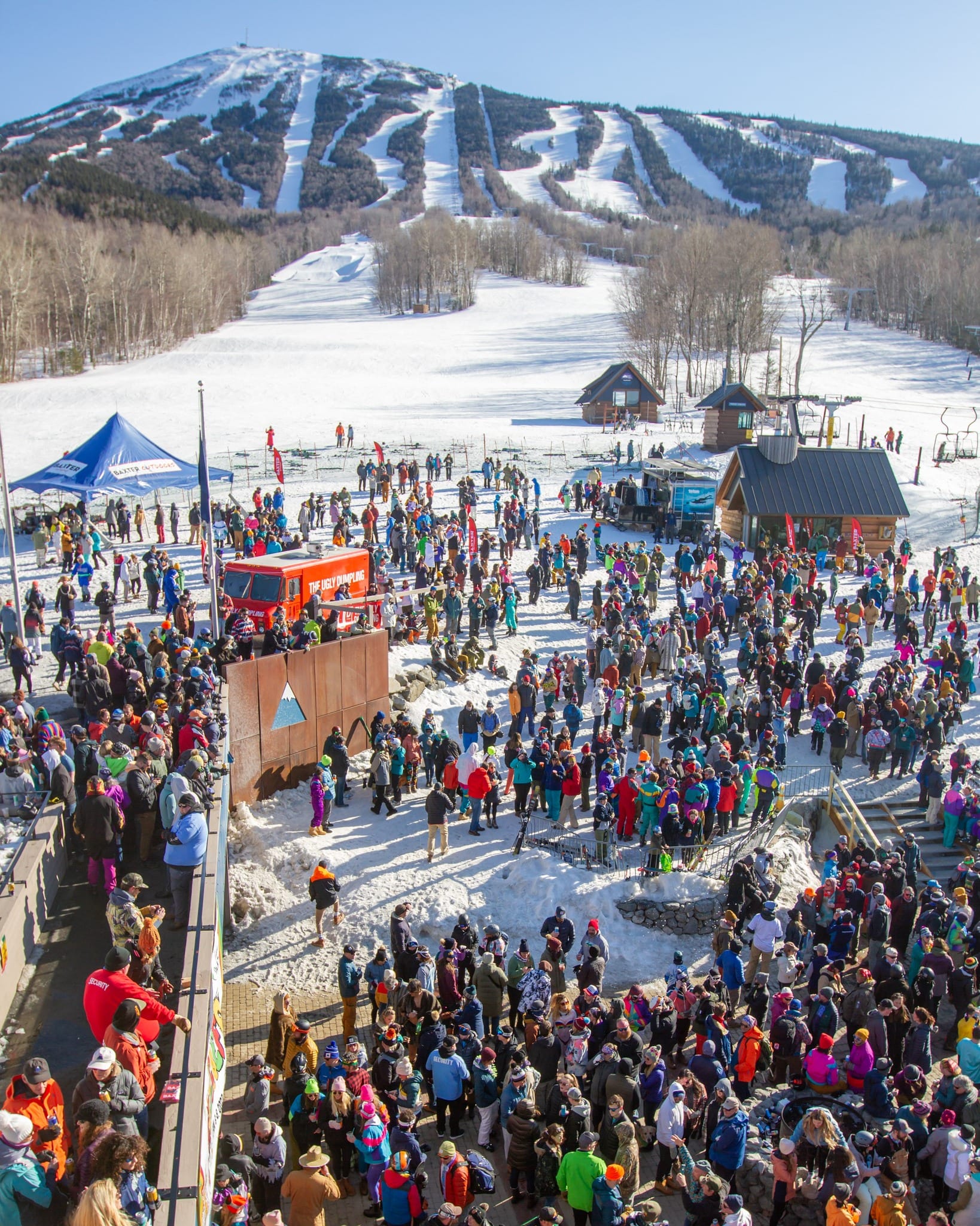 Reggae Fest at Sugarloaf brings out the crowds in mid-April while the mountain is generally still packed with snow.  📷 Sugarloaf