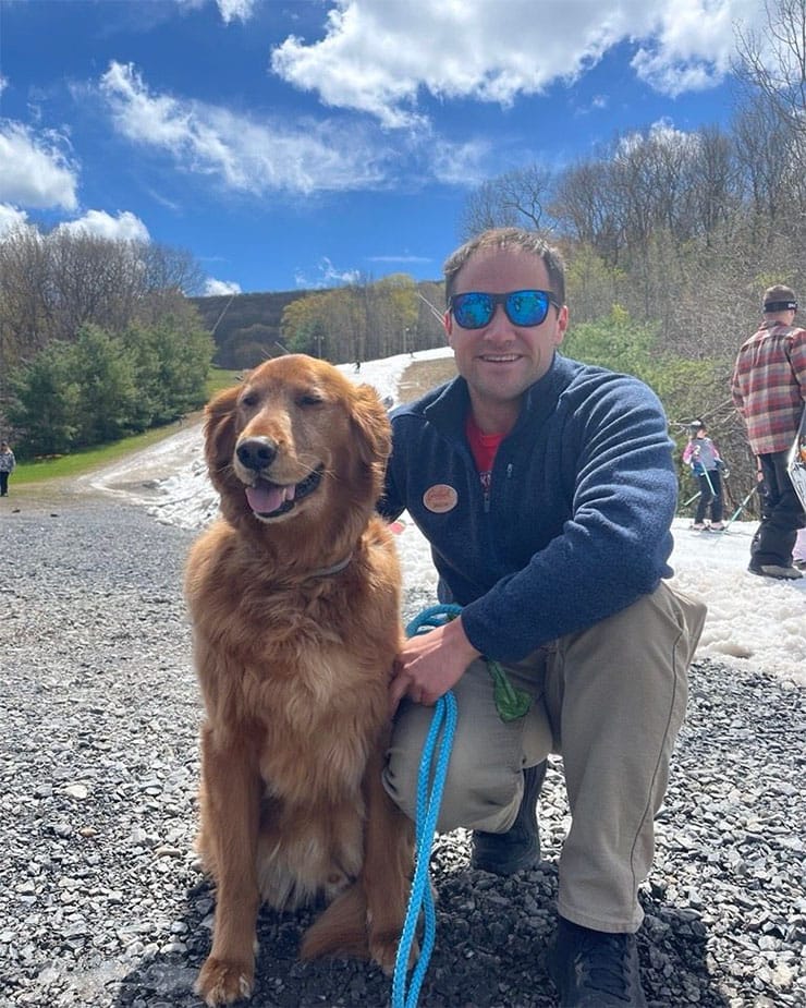 General Manager Jason Bays and his dog Oakley. 📷 Camelback Resort