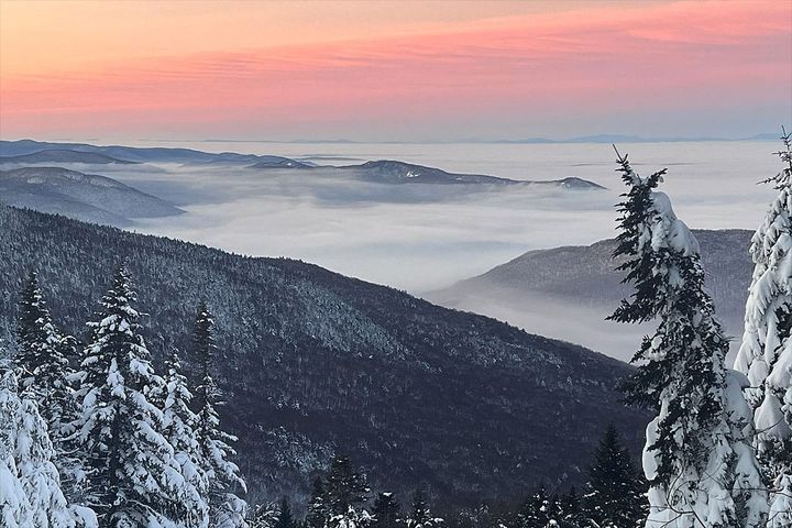 The view from Bolton Valley of an inversion in the Champlain Valley covering Burlington, VT.  📷 Bolton Valley
