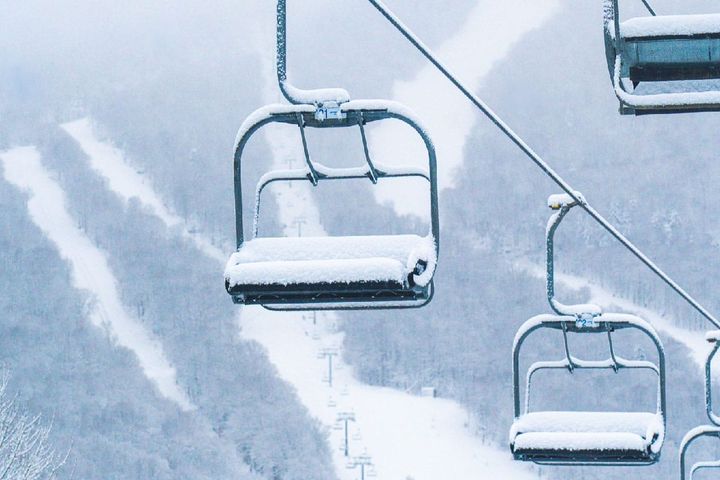 It's Snowvember in Northern Vermont and Stowe is opening Friday with over 50 trails! 📷 Stowe