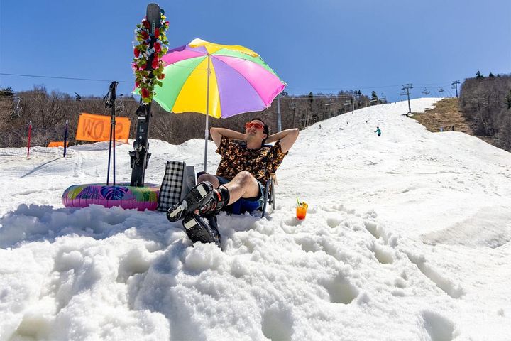 Killington is having a beach day on Saturday with music, prizes, and beach attire though you might want to skip the shorts. 📷 Killington