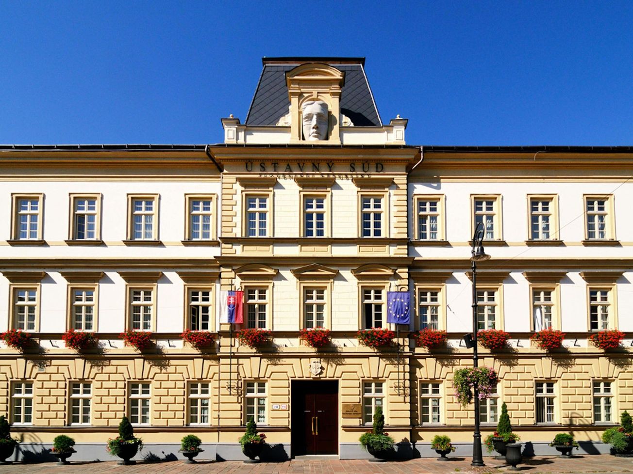 LEGISLATÍVA: Ústavný súd SR rozhodoval o návrhoch na vyslovenie nesúladu viacerých právnych predpisov