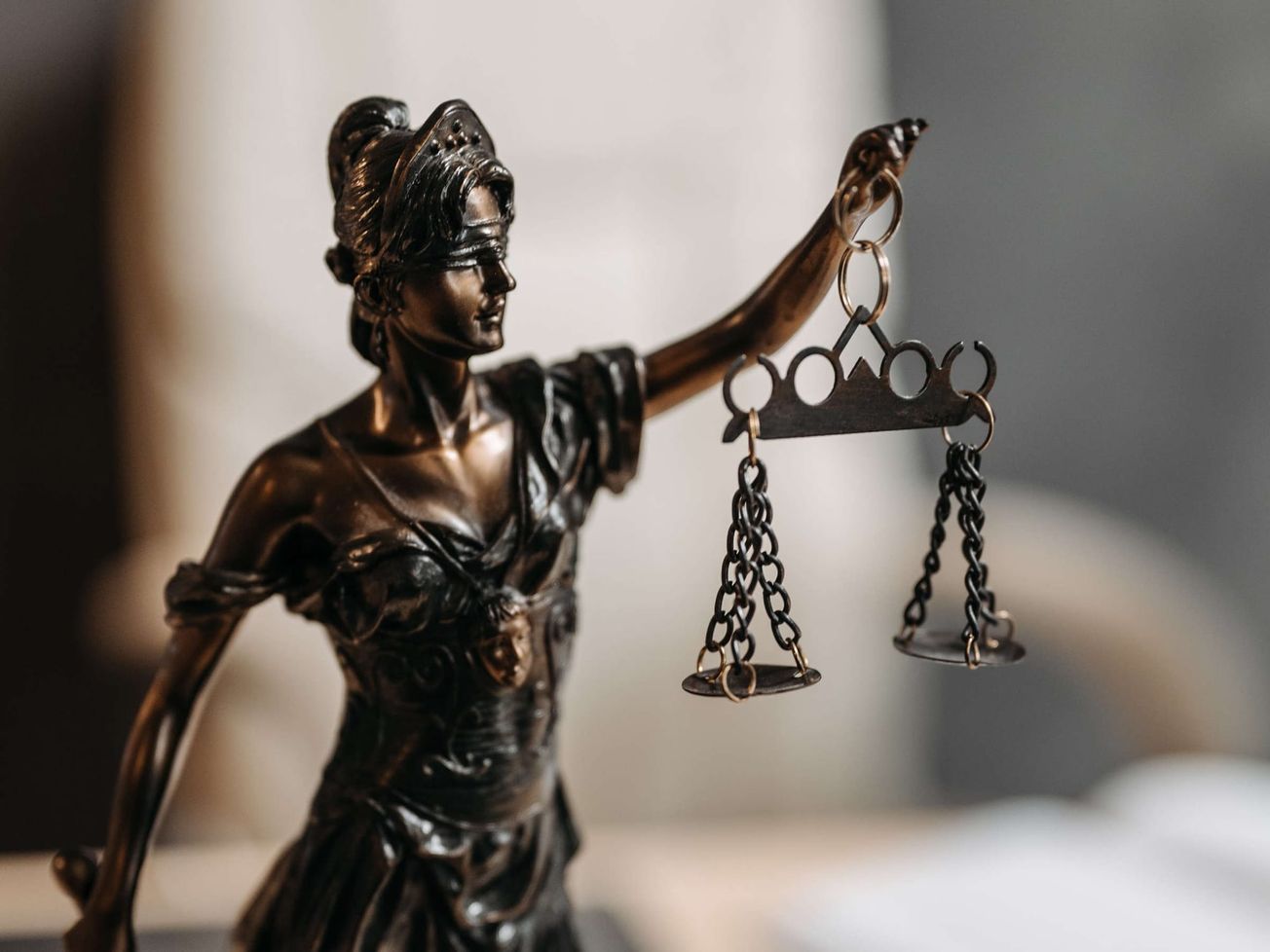 LEGISLATÍVA: Ústavný súd prijal na ďalšie konanie návrh na výklad čl. 101 ods. 1 Ústavy Slovenskej republiky