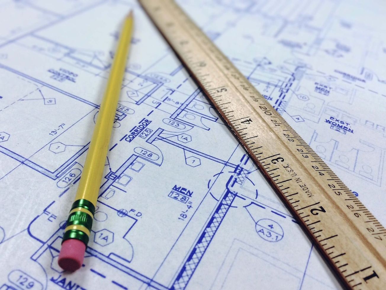 JUDIKATÚRA: Neodkladné opatrenie a geometrický plán s vyznačením výmery dotknutej časti pozemku